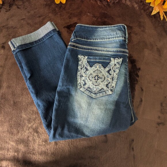 Wallflower Embellished Blue Jean Capri Size 7 - NWOT - Picture 1 of 13